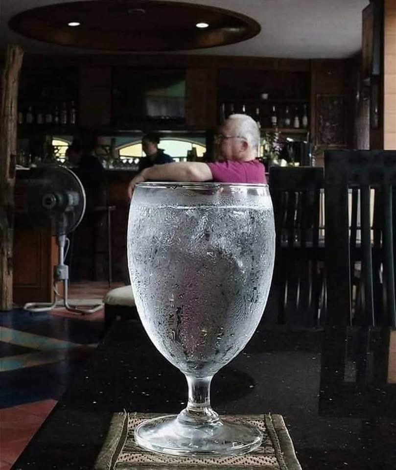 AureliAngel's tweet image. “There’s a man bathing in my V&amp;amp;T?!”
#TimeToGoHome #OpticalIllusion
#PerfectTiming 🫶 #Heyy