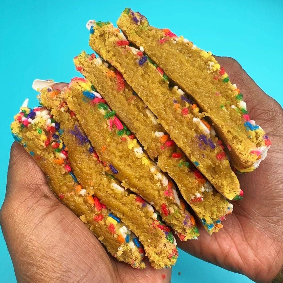 tcmcookie's tweet photo. You &amp; yours vs. me &amp; mine 🍪🍪🍪 #throwbacktuesday #FeedTheMonster #GoodCookiesOnly
🍪🍪🍪
Ways to cop cookies:
Tampa delivery 🏠🍪🚴🏾‍♀️
Nationwide shipping 🍪📦✈️ https://t.co/8mmM6ppAsn