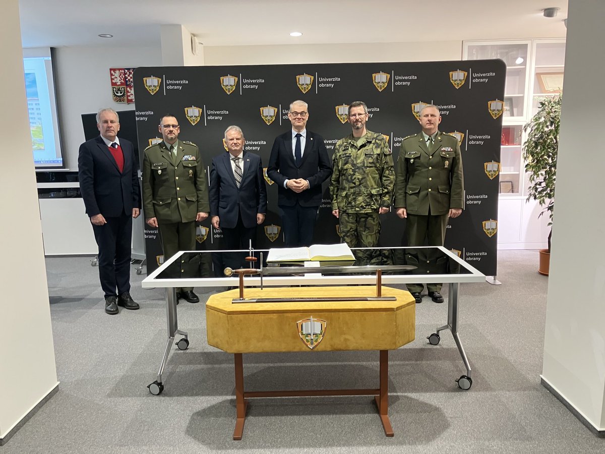 Cooperation with <a href="/mpkk/">Michael Kleven</a>,  Comprehensive Security model and 🇫🇮and 🇸🇪 NATO memberhip were of interest in Brno University of Defence ⁦<a href="/uniobranybrno/">Univerzita obrany</a>⁩. I had the honour to give a lecture to the General Staff Officer Course. ⁦<a href="/FinEmbPra/">Finland in Prague</a>⁩ ⁦