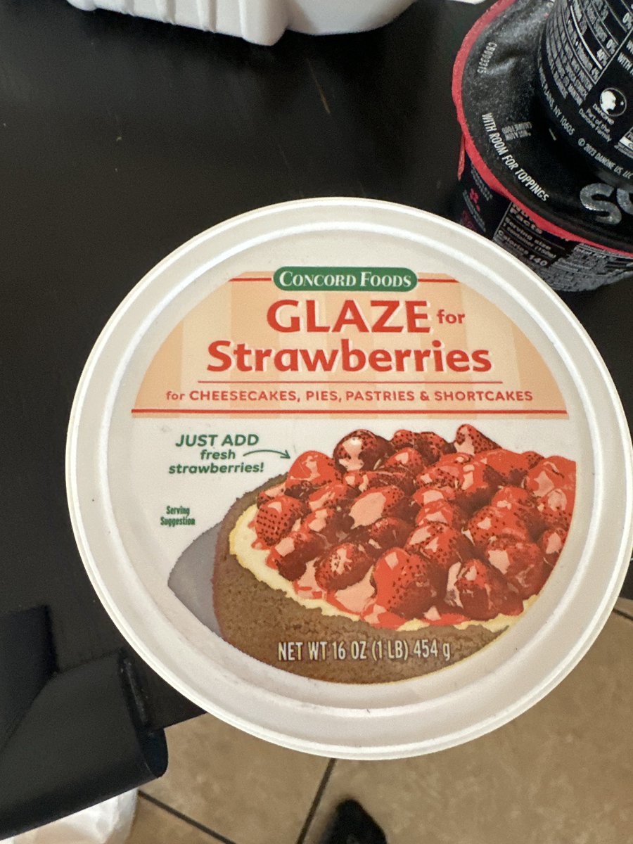 panda_pete's tweet photo. Hey @Instacart, I think your description was a weeee bit misleading lol.  Guess it’s my fault for thinking strawberries would be under $3. 😭 https://t.co/KwtNFWrdCf
