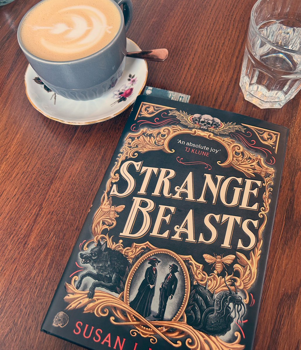 ACascadeofBooks's tweet photo. If you’re looking for a historical fantasy novel with a lovely slow burn queer romance look no further than Strange Beasts by Susan J Morris!

Set in the early 1900s Paris, this novel has fantastical beasts and chases in the catacombs of Franc! Thank you @hodderscape for the copy https://t.co/e2xgtRiNVL