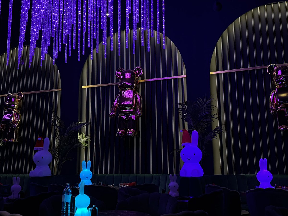 we went to a really cute restaurant :3