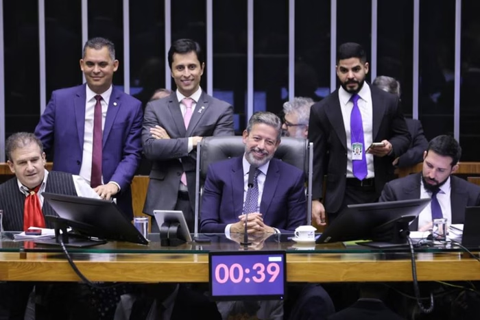 ➡️   Bancada do PSol vai apresentar mandado de segurança contra Lira no STF

Parlamentares afirmam que presidente da Câmara Arthur Lira (PP-AL) descumpriu regras para encaminhar verbas a Alagoas

Leia: curt.link/HboEs