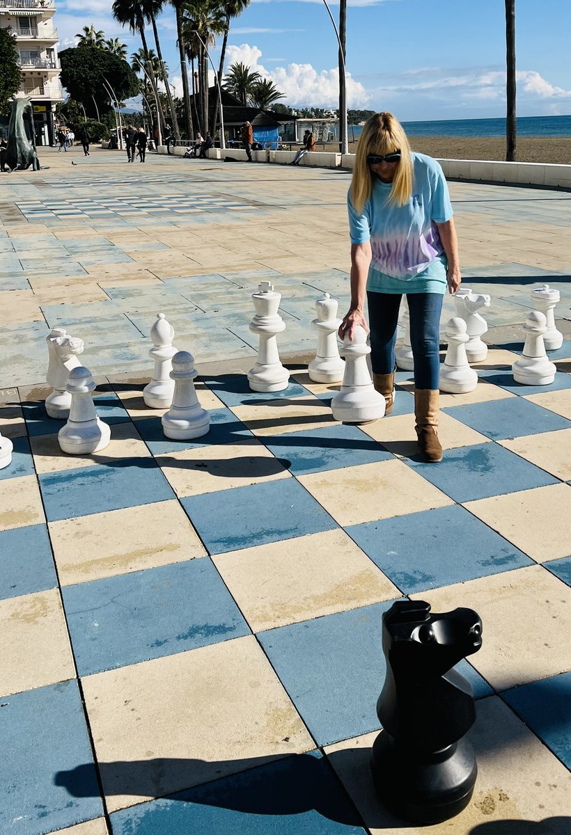 SianWeather's tweet photo. Playing myself at chess! ♟️❤️💛 https://t.co/L5XGbVC9Ve