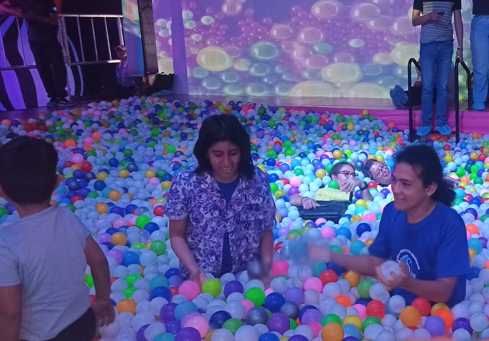 Funsendazul_'s tweet photo. "¡Explosión de alegría en Blow your mind! Nuestros chicos disfrutaron, jugaron y la pasaron espectacular ¡Momentos que quedarán en la memoria! "
#autismotea #autismo #autismoinfantil #yovivolainclusion #inclusiontea #YoSoyAsperger #Trastornodelespectroautista https://t.co/yDyMd5rtOZ