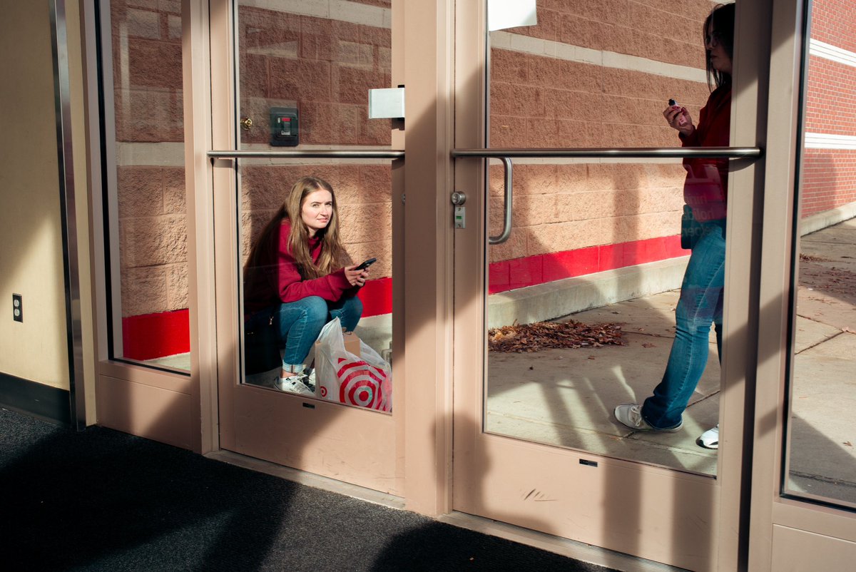 DB_sarcastico's tweet photo. A few test frames from my new to me #LeicaM262. Love the DNG files and I enjoy the colors from this sensor. It’s just enough digital convenience but with a manual film camera feel. Just what I’ve been looking for.
#rangefindercamera #reddotcamera #streetphotography #leicaM #M262 https://t.co/BI6dcFskyt