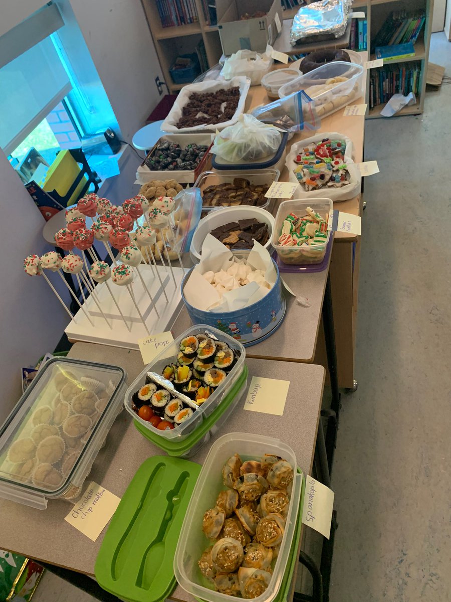 Homemade recipe books 👩‍🍳 with a potluck of their recipes to celebrate 🎉