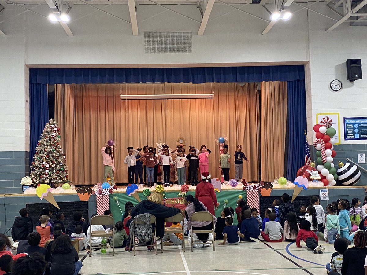 Day 2 of <a href="/Church_Lane_ES/">Church Lane Elementary Technology</a> underground spirit week was Secret Service Day! We also had our school performance of The Nutcracker. Join us tonight for our community performance! 💛💙🦅 #WeAreREEL