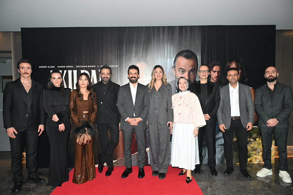 #AkıldanKalbe filmimizin galasına katılımlarıyla bizleri onurlandıran; Kültür ve Turizm Bakan Yardımcısı Sayın <a href="/BatuhanMUMCU/">Dr. Batuhan Mumcu</a> ve değerli eşine, RTÜK Başkanı Sayın <a href="/ebekirsahin/">Ebubekir Şahin</a> ve değerli eşine, Türkiye Varlık Fonu Yönetim Kurulu Başkan Vekili Sayın Prof. Dr. Erişah Arıcan’a ve