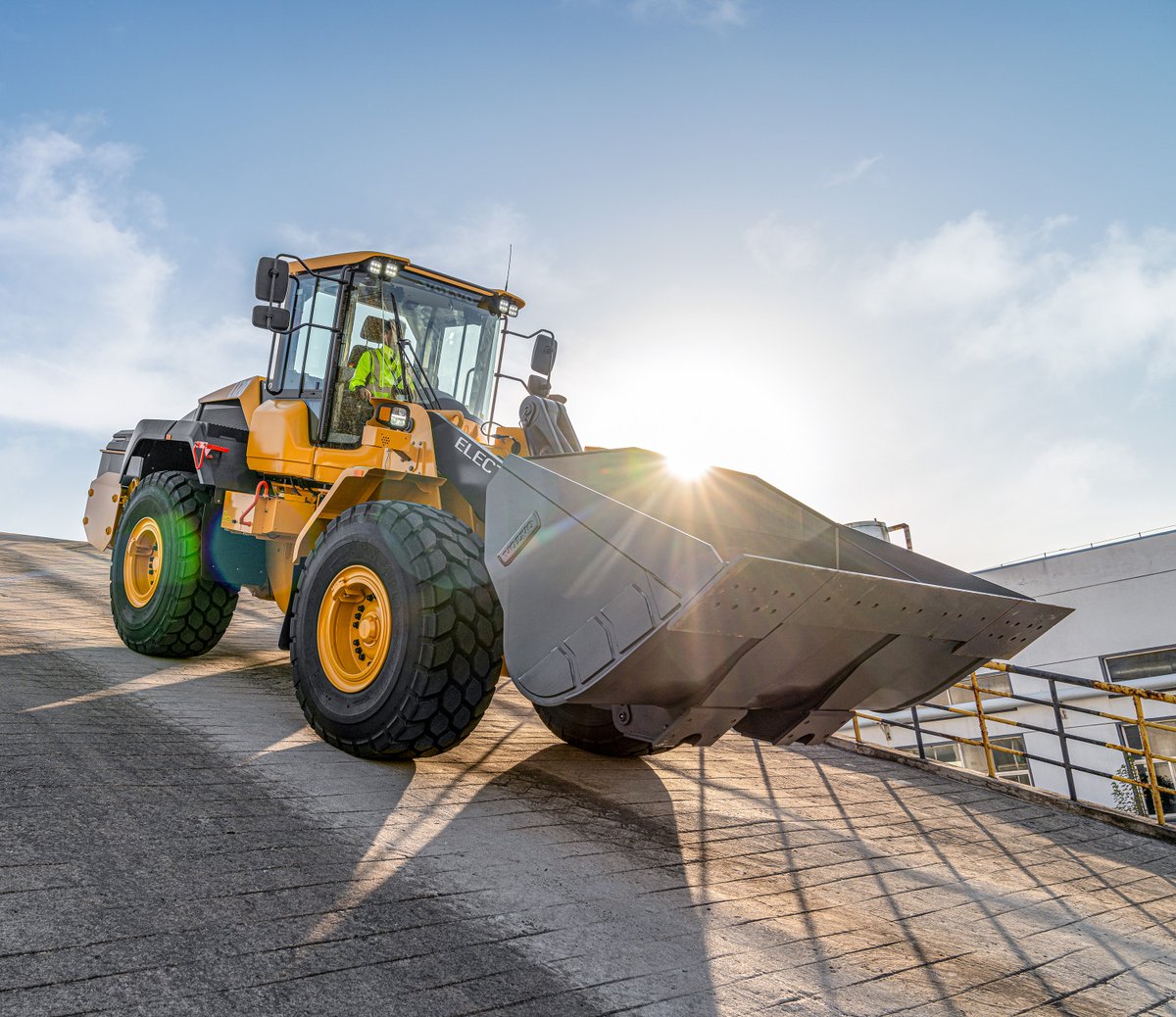 Kore_Studios's tweet photo. Long time client Volvo Construction Equipment, it was a particular pleasure tow work with a wheel loader for a change. 

Photographer: @philipperoyphoto
Client: Volvo CE

#constructionequipment #commercialphotographer #advertising https://t.co/WtOjnQXyVM