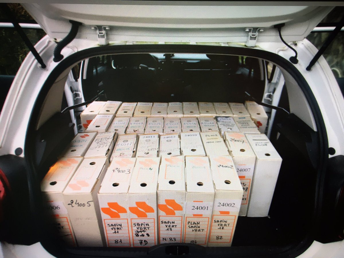 Les Archives, on va parfois les chercher loin ! On a récupéré 4ml et une petite maquette tandis que le gros du volume nous attendra sagement encore quelques semaines !
#viedarchiviste #lesarchivescestlavie #collectedarchives #archivistesenvadrouille #sauveursdHistoire