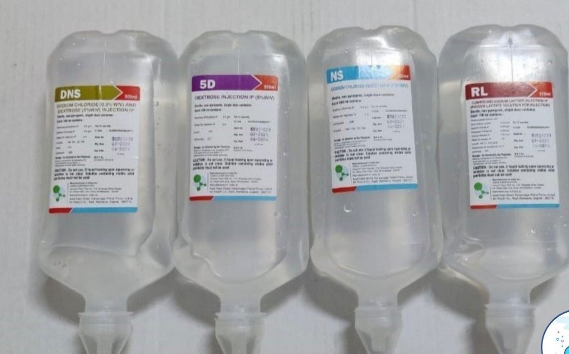 📍ملخص مهم للمحاليل الوريدية والإستعمال المناسب لكل حالة : 
1️⃣ Diarrhea ➡️ Ringer lactate 

2️⃣ Vomiting ➡️ Normal saline 

3️⃣ Burning ➡️ Ringer lactate 

4️⃣ Head injury ➡️ Normal saline 

5️⃣ DKA ➡️ Normal saline 

6️⃣ Sweating ➡️ 1/2 Normal saline 

7️⃣ Hepatorenal syndrome ➡️