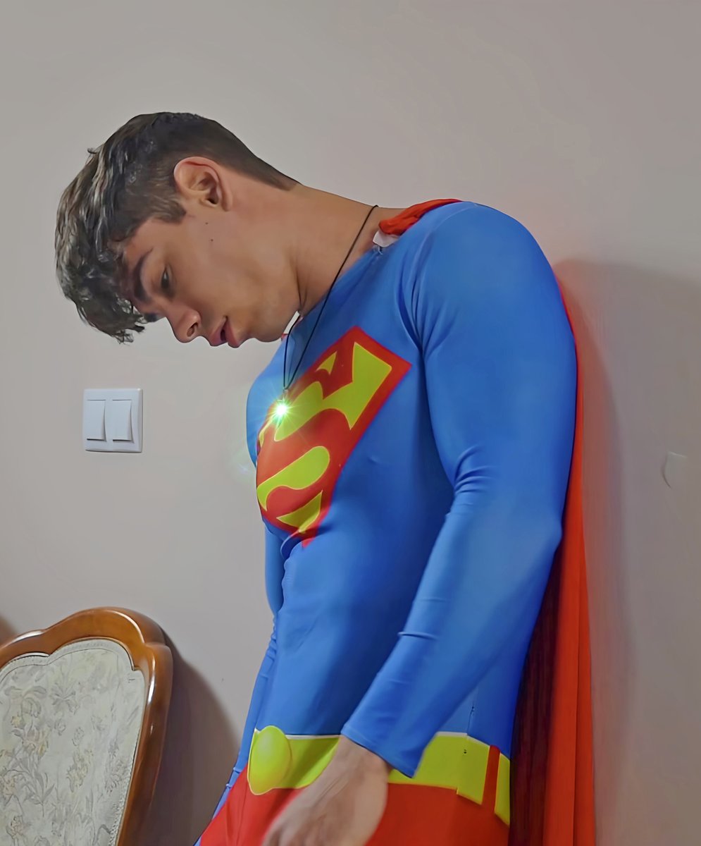 LuthorLexx1's tweet photo. Lex finally subdues the mighty Superman https://t.co/8xhxhfPP0l
