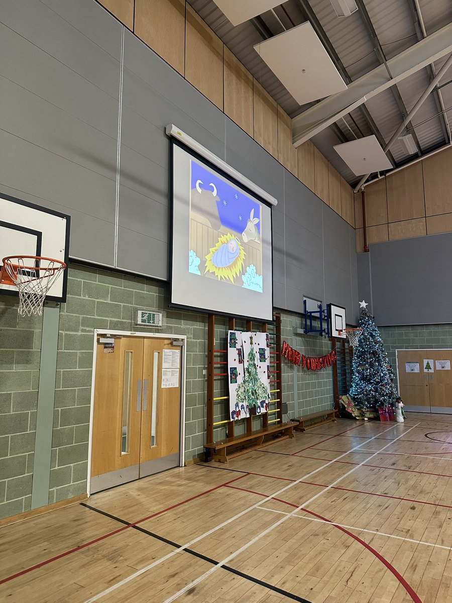 Our S1 Academy had a fun day at Kinnaird Primary performing our Nativity for the last time - lots of singing🎤 and dancing 💃🏼  ¡Gracias por invitarnos!