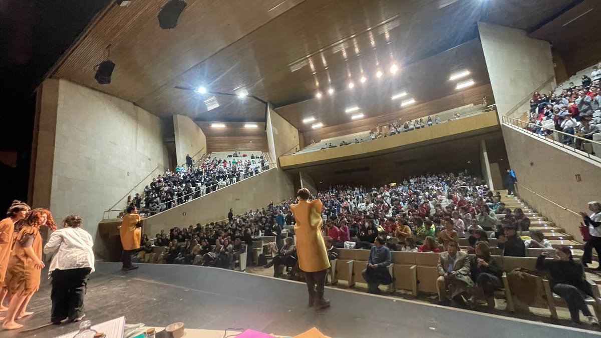 ✨ “COGE MI MANO: DEL PASADO AL FUTURO” | 740 niños, 23 colegios, 781 dibujos, y una gala inolvidable para celebrar la Cueva de Maltravieso. Risas, aprendizaje y cultura unidos por un patrimonio que soñamos Patrimonio Mundial. 💚🖐 #AmACáceres #CuevaMaltravieso <a href="/Ayto_Caceres/">Ayuntamiento Cáceres</a>