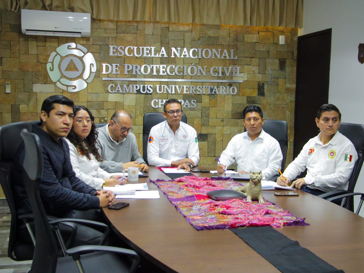 Enaproc's tweet photo. La Escuela Nacional de #ProtecciónCivil Campus Universitario #Chiapas llevó a cabo una reunión virtual con personal de la @SEDENAmx en Santa Lucía, Estado de México, para presentar la #OfertaEducativa en línea.

El encuentro tuvo como objetivo dar a conocer las modalidades de estudio, programas académicos y requisitos de admisión, fortaleciendo la formación profesional en temas de Protección Civil y Gestión de #Emergencias.