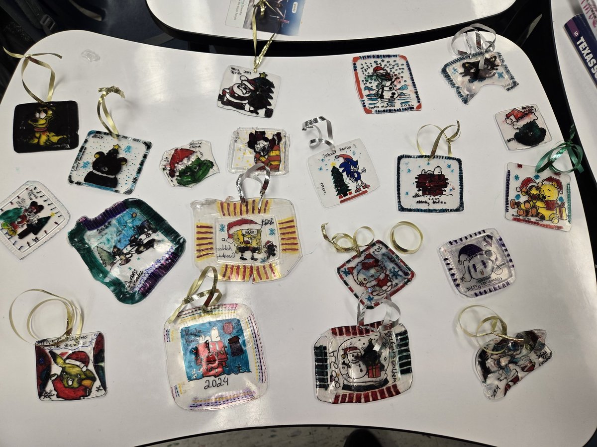 Jesus Bernal (@jesusbe1812) on Twitter photo This #holidayseason season, our classes <a href="/CarrollES_AISD/">Carroll Elementary</a> are keeping trash from going to landfills. We taking used plastic trays and converting them into christmas ornaments. Then they can put on their christmas 🎄 at home #SolutionsForConservations This #holidayseason season, our classes <a href="/CarrollES_AISD/">Carroll Elementary</a> are keeping trash from going to landfills. We taking used plastic trays and converting them into christmas ornaments. Then they can put on their christmas 🎄 at home #SolutionsForConservations