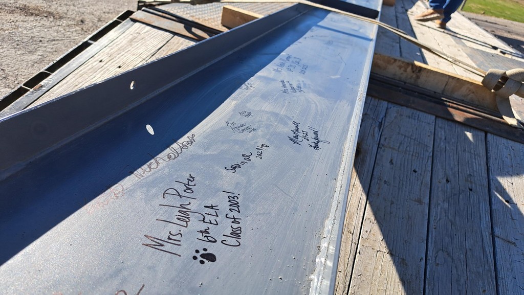 Congratulations to East Buchanan Schools on the beam signing for the brand-new Middle School! We were thrilled to be there to see the joy on students' faces as they signed the beam for their future school. Such a fun and memorable way to mark progress on this incredible project!
