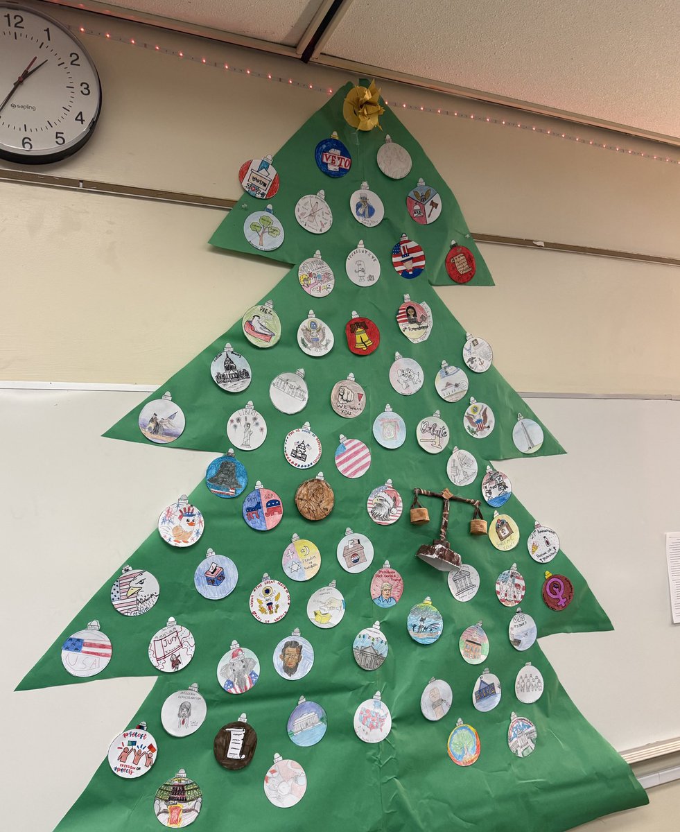 Students were tasked with making an ornament that symbolizes a concept of the United States Government! The creativity was next level 🎄🗳️  #usgovernment