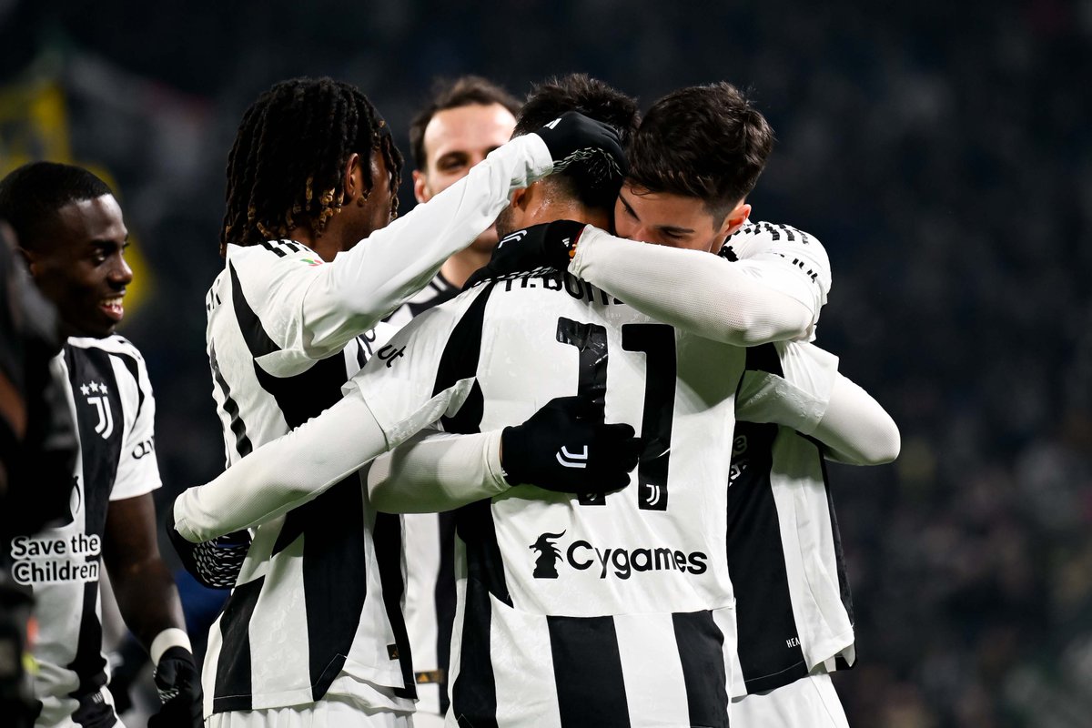 juventusfces's tweet photo. 🤍 JUVENTUS FOOTBALL CLUB 🖤 https://t.co/ZOkj1UqUvX