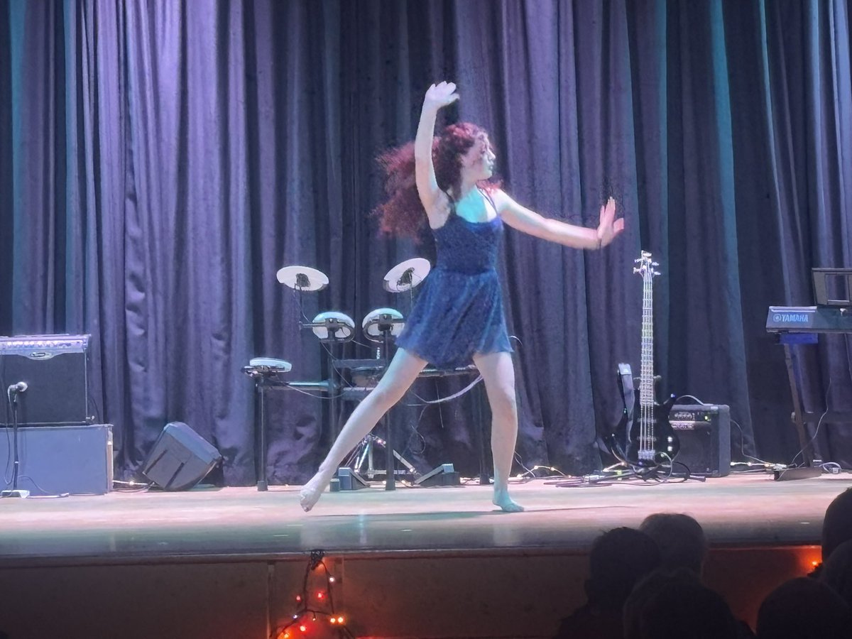 🎄A wonderful Christmas Cracker🎄

A truly amazing night of music, dance, drama and more. Our students performed with such confidence and professionalism. Thank you to them all for making the evening so special. We could not be prouder of you all! 👏👏👏