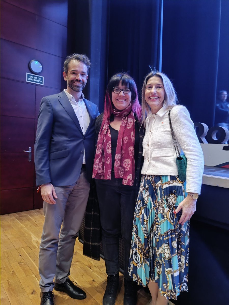 Hoy hemos acudido a la Gala Solidaria  <a href="/SER_MadridOeste/">SER Madrid Oeste</a> ,este año reconociendo la labor de <a href="/CruzRojaMostole/">Cruz Roja Móstoles</a> . Un placer disfrutarla entera (sí, hay quienes no lo han hecho, aunque deberían).
Muchas gracias a su presidenta Cristina Cabezas, a David Navalón y a todo el voluntariado