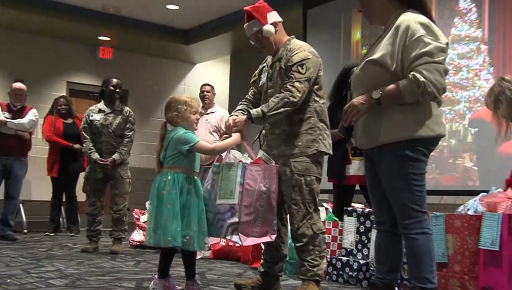 Army Contracting Command Brings Holiday Cheer to Morris Elementary huntsvillecityschools.org/o/hcs/article/…