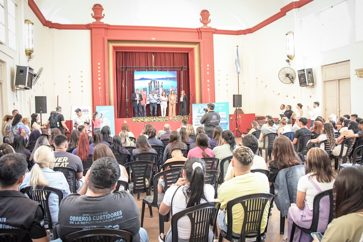 👏🎓Hoy entregamos los diplomas a quienes realizaron el Curso de Soldadura Profesional en el marco del programa Formar para Trabajar, una política que busca impulsar un mayor acceso de mujeres 🙋🏻‍♀️🙋🏼‍♀️y 🏳️‍🌈🏳️‍⚧️LGBTI+ a oficios tradicionalmente masculinizados y con mejores salarios que