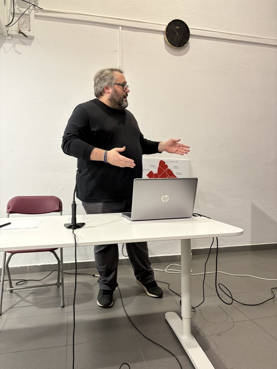 PSC_SantMarti's tweet photo. 🍷 Al ‘Debatast’ d’aquesta tarda ens ha acompanyat el company @Ivan_Marza, que ha explicat què és el Pla de Barris, les accions que s’estan duent a terme i a quins barris i per què és important la seva existència en una ciutat com Barcelona. https://t.co/5qrH35yygh