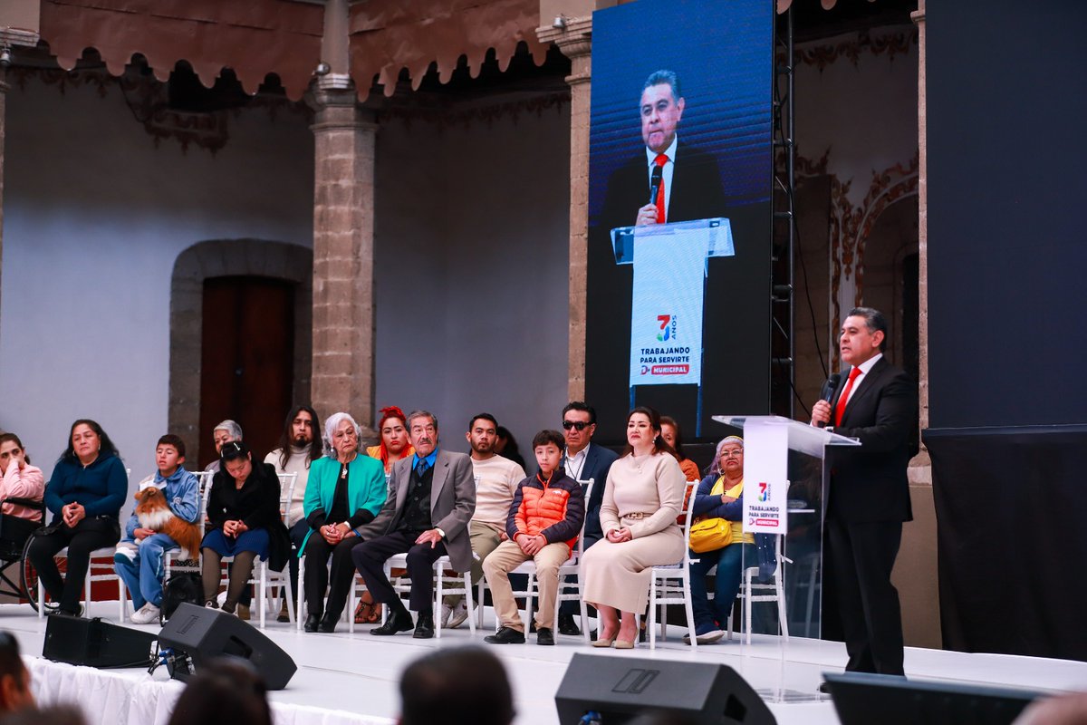 Nuestra presidenta honoraria, #MaryGómez, en compañía del presidente municipal, #TonyRodríguez, rindió su Tercer Informe de Actividades al frente del SMDIF Tlalnepantla.

¡Agradecemos el acompañamiento de los asistentes a este solemne evento!

#InformeDeGobierno #3Años