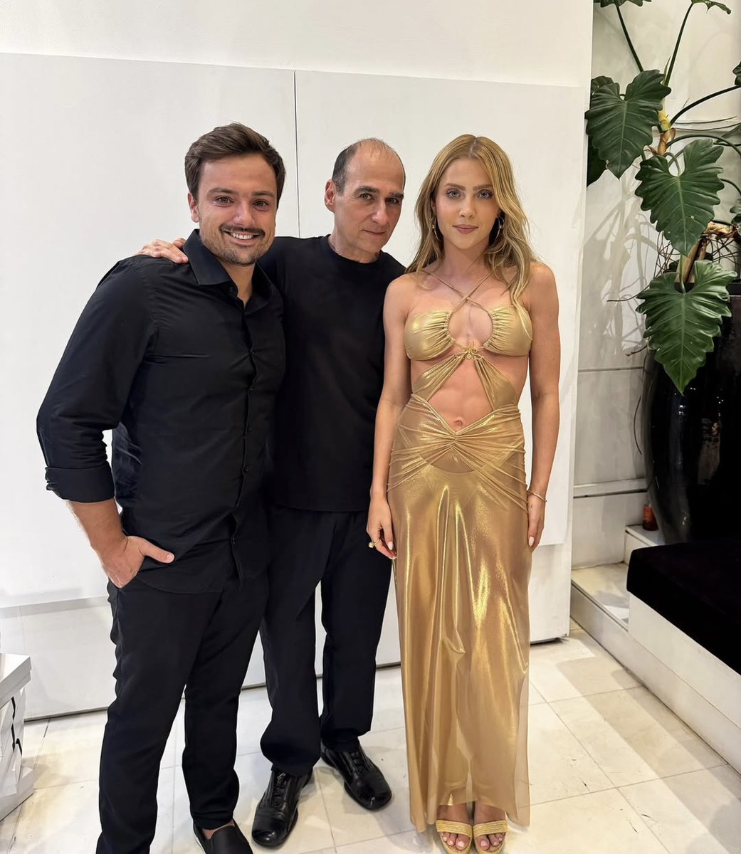 cfjadepiconn's tweet photo. Desfile e apresentação COLAB @amirslama & @jadepicon verão 2025 👙☀️⛱️
#jadepicon #amir #slana #saopaulorevival2024
📱hedrasgraf via Instagram feed https://t.co/Ma6sByZpkC