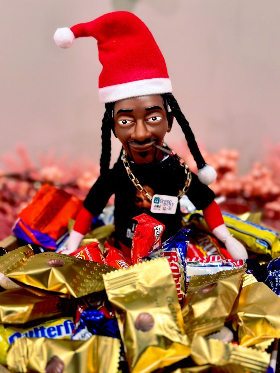 BadgePass's tweet image. Think your job is tough? Try being the BadgePass Snoop on a Stoop, aka 24/7 candy patrol. 🍬😎🍫

#SnoopOnAStoop #BadgePassion #OfficeHumor