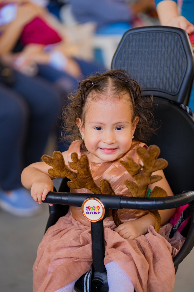 🎄✨ ¡La Navidad es para todos! ✨🎄

En el Centro de Rehabilitación Integral para la Niñez y la Adolescencia, celebramos una fiesta llena de sonrisas y momentos mágicos. Porque en esta época tan especial, nadie se queda atrás: cada niña y niño es parte de estas fiestas.
