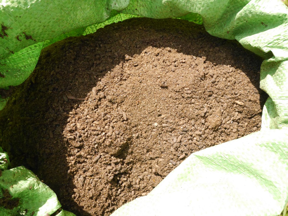 <a href="/aromagutshop/">Pfeffer aus Kampot</a> einer der besten Pfeffer der Welt.

Er wird mit mit biologischer Erde im Anbau unterstützt. Zur Schädlingsbekämpfung und beim Wachstum .