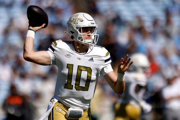 CollegeFBonX's tweet image. Like this tweet to vote for Haynes King.

Voting ends 12/18 at 5pm ET.