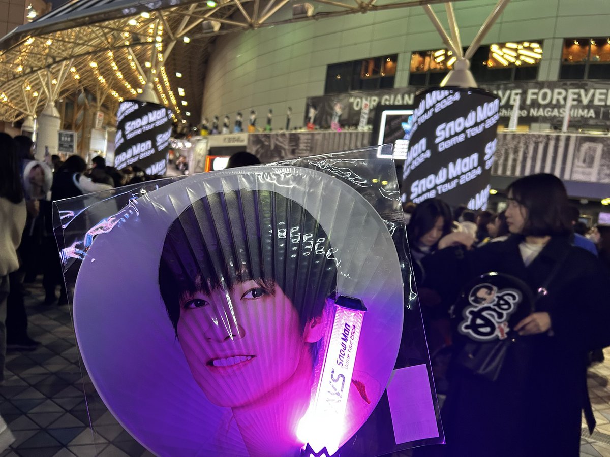 chi_caco_'s tweet photo. #SnowManRAYS東京ドームDAY3 
楽しかった〜😆🎵��
今年一最高の時間をアリガトー💝　
大砲の音が凄すぎて、思わずフッカのうちわで爆風を防いだよ💣💨
#たのみそ　#晴れ風
#SnowMan_SBY 
#SnowMan https://t.co/cS9i2WpJ7H