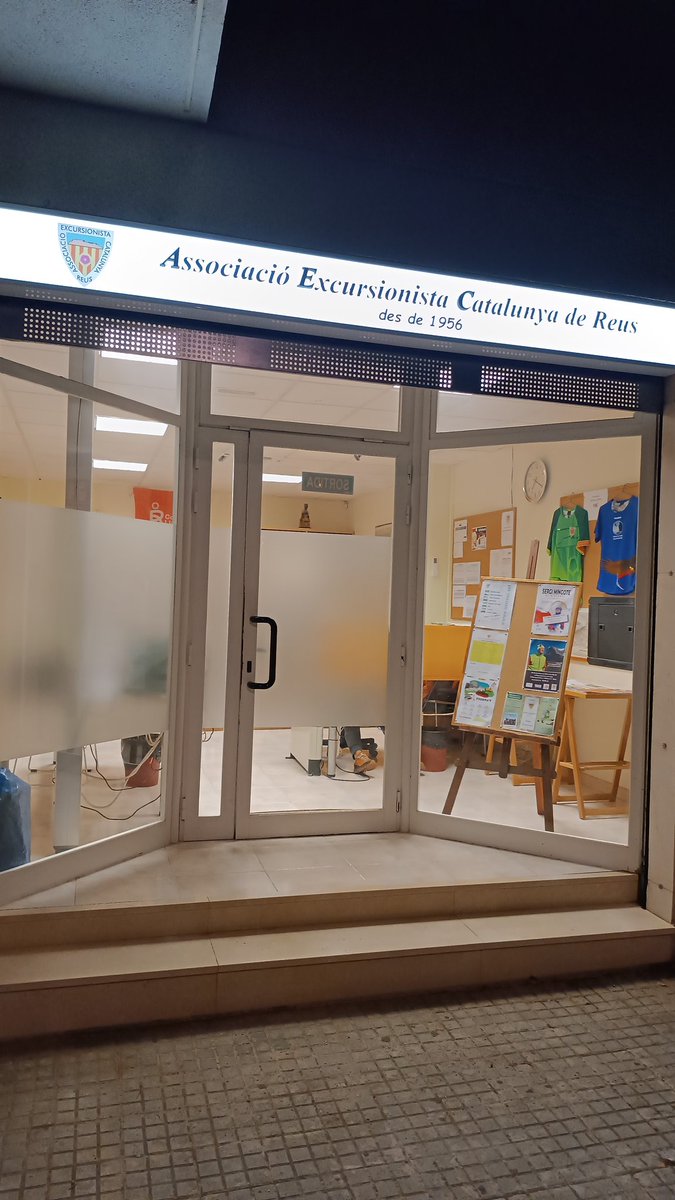 AEC_Reus's tweet image. Divendres 20 de desembre a les 20:30h a l'Associació Excursionista Catalunya de Reus: Projecció del documental de l'alpinista català Jordi Pons. 55min on es repassa la seva llarga trajectòria durant l'ascensió al Mõnch de 4.099m. Entrada gratuïta Aforament limitat
#AECReus #FEEC