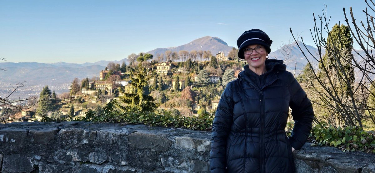 MillerRosePhoto's tweet photo. It was a great 4 day trip to Milan! The full moon on Sunday was showing off at the Duomo. Monday, took the train to Bergamo, a charming town! Last photo were the views on takeoff this morning! Now off for Christmas! #avggeek #stephslayovers #italy https://t.co/Xo5xt37rqC