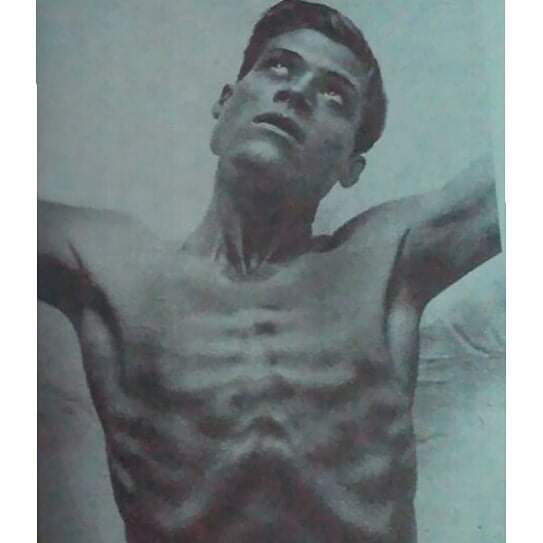 _jdeluna's tweet photo. @dCofradias @LanzadaSevilla Tomado también para el Santísimo Cristo de la Expiración de Morón, en 1929. Manuel García de los Reyes se llamaba el gitano modelo que era fragüero de la cava de Triana, y su cuerpo escuálido le servía para cobrar por posado en la Escuela de Artes y Oficios. https://t.co/V2kI7YRzye