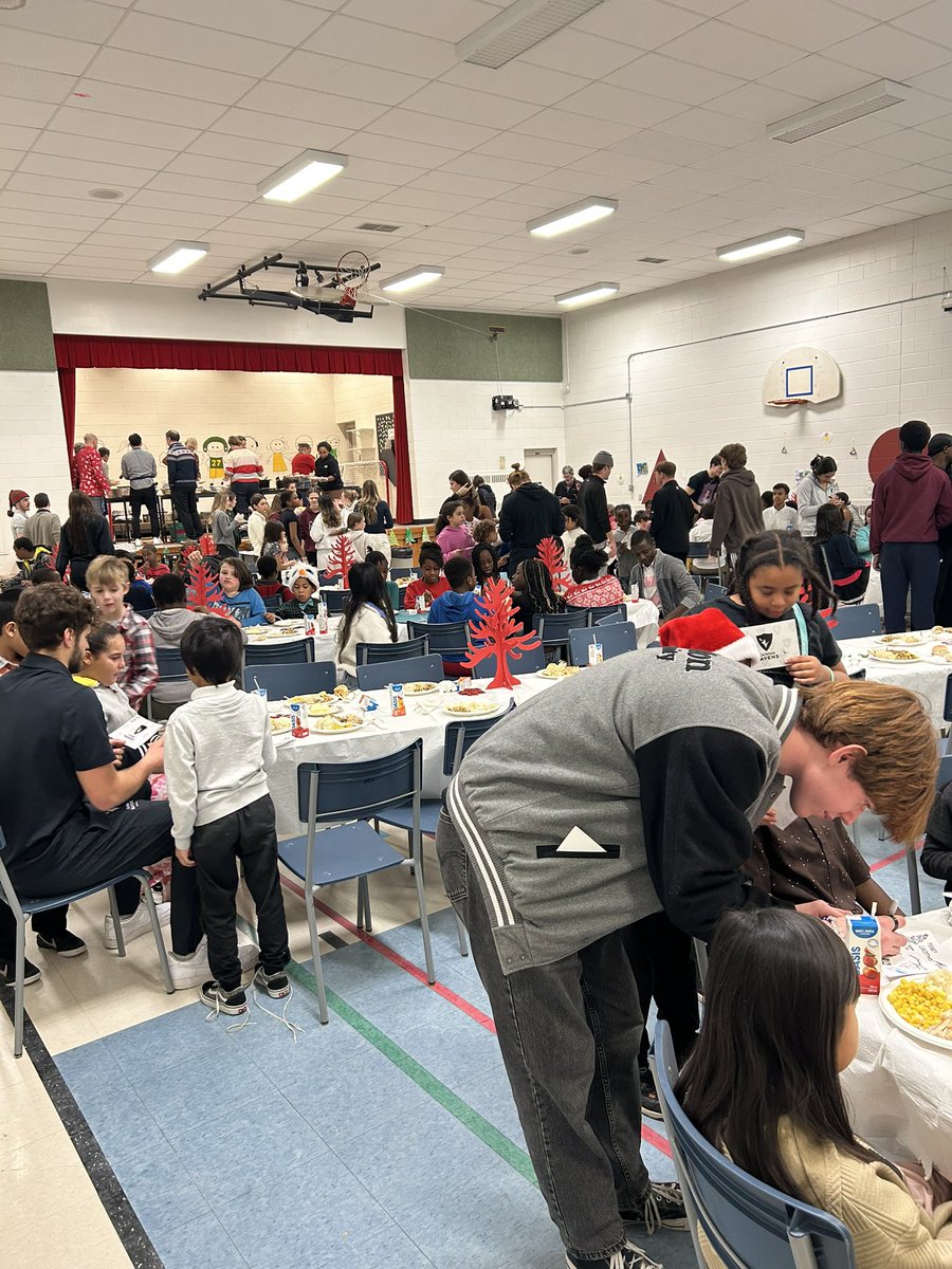MsSTeacher1's tweet image. Today we had our Baby Jesus Lunch! What an awesome event! So many smiles and memories were made. Thank you to everyone who helped out! ❤️🎄 @StElizabethOCSB