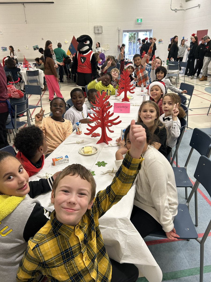 MsSTeacher1's tweet image. Today we had our Baby Jesus Lunch! What an awesome event! So many smiles and memories were made. Thank you to everyone who helped out! ❤️🎄 @StElizabethOCSB