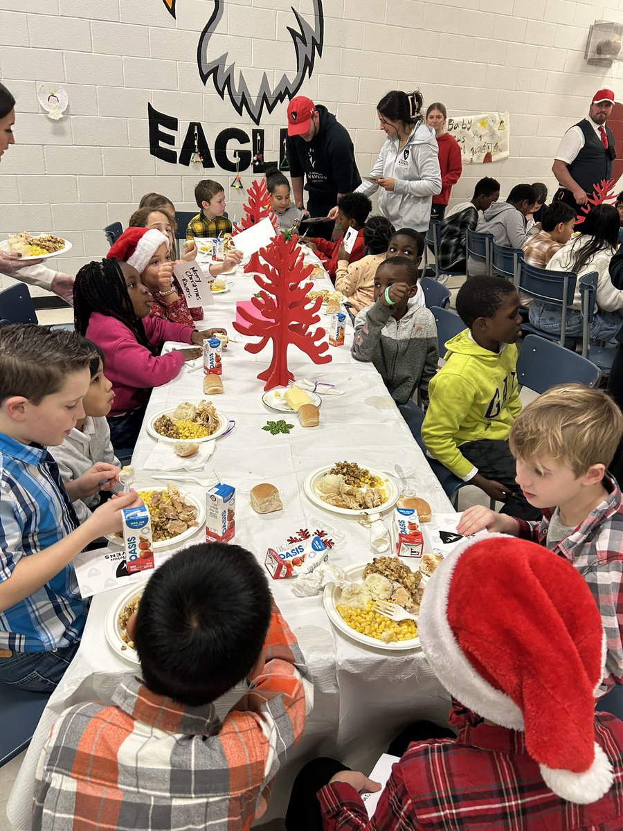MsSTeacher1's tweet image. Today we had our Baby Jesus Lunch! What an awesome event! So many smiles and memories were made. Thank you to everyone who helped out! ❤️🎄 @StElizabethOCSB