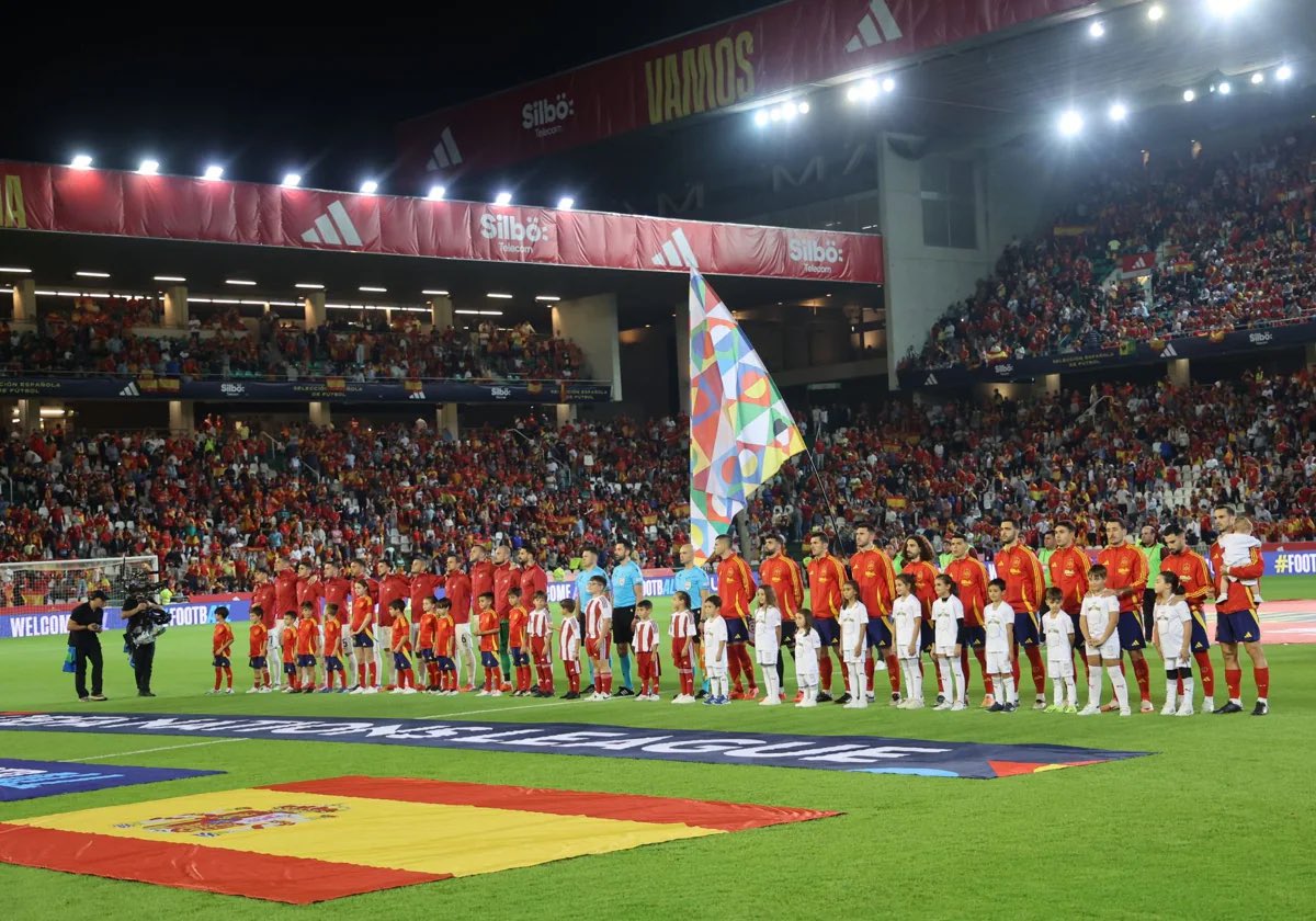 alvaro_fragero's tweet image. Se pone punto y final al balón rodando por El Arcángel en 2024.

🏆 El Reino ha sido testigo de numerosas fechas que quedarán para la historia, pero ese ascenso en junio está por encima de todas.

🇪🇸 En octubre, se vistió de rojo por el regreso de la @SEFutbol 23 años después.