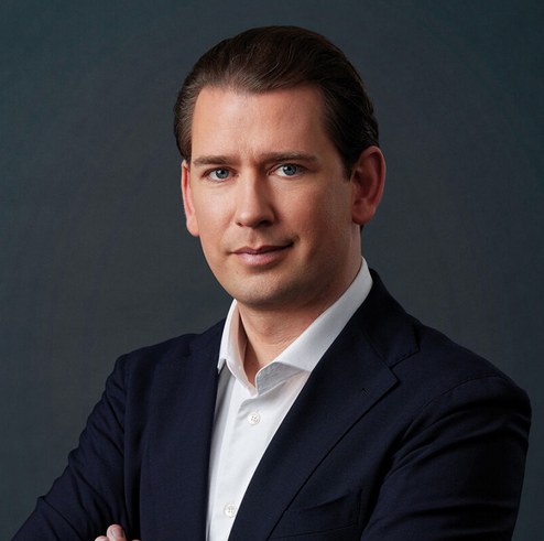 RobertJLorenz's tweet photo. Au weia, das sitzt ein Österreicher mitten in Deutschland und erlaubt sich die Wahrheit zu sagen !
Russland verwendet 8% seines BIP und 40% seiner Ausgaben in das Militär ... Nicht wie von #InaRuck behauptet 100% !
#Tagesschau #Scholz #Baerbock #Habeck #Merz #Lanz #Maischberger https://t.co/u9IRMcFkRg