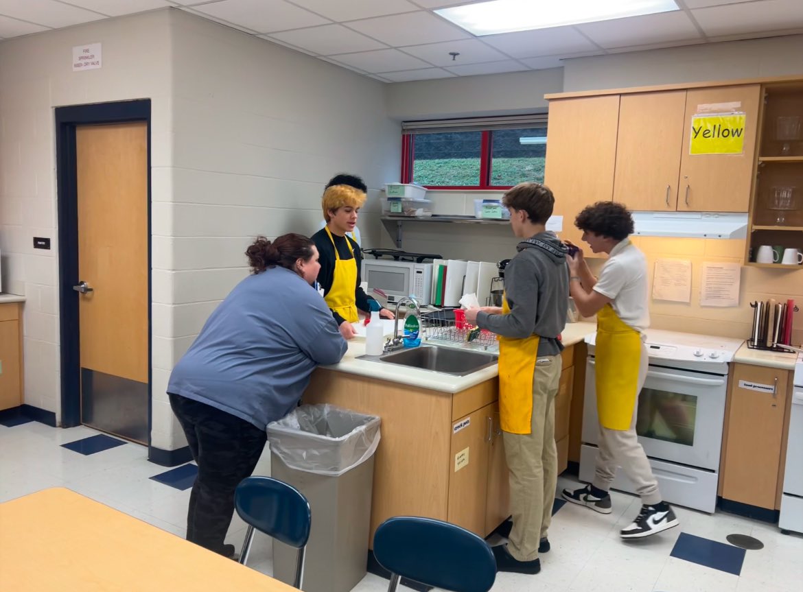 Thanks Ms. Randy Colin for hosting a lab site today! Students worked collaboratively to create zero food waste dishes of their choice. Such a fun experience that pushed their thinking.