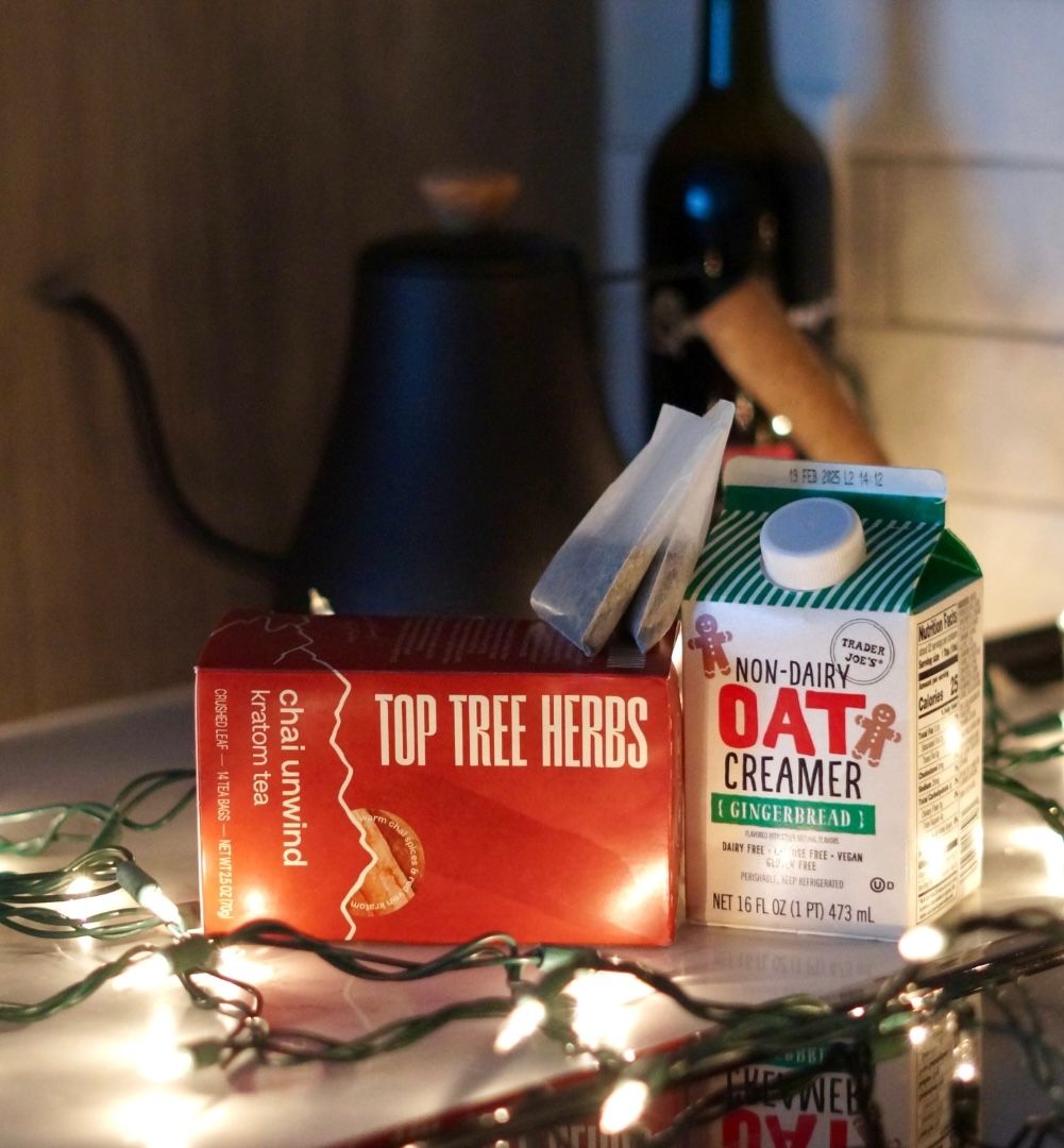 We don't spread holiday cheer, we pour it 🎄☕️

It's last call at the virtual tea bar for orders to arrive before Christmas. If you're thinking of gifting 🌱 tea to a loved one this year, now's your chance!