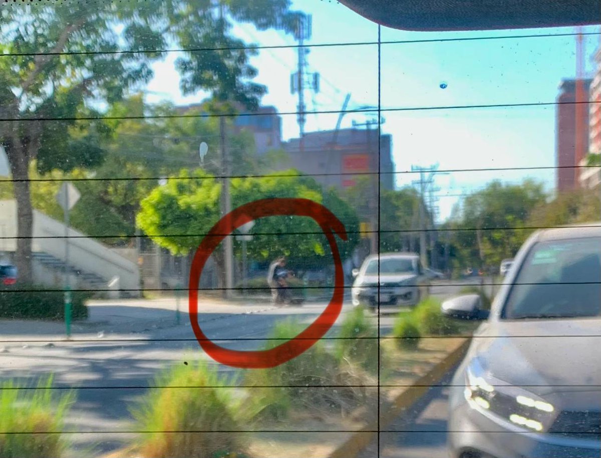 vallartanortesl's tweet photo. @siapagdl av México esq Napoleón está un túnel por el que entran y salen personas con objetos en sus manos,URGE su presencia para que la @PoliciaGDL pueda entrar y ver a dónde conduce ese túnel, la alcantarilla la mueven @GuadalajaraGob urge
Gracias https://t.co/N9K7mbcLfb
