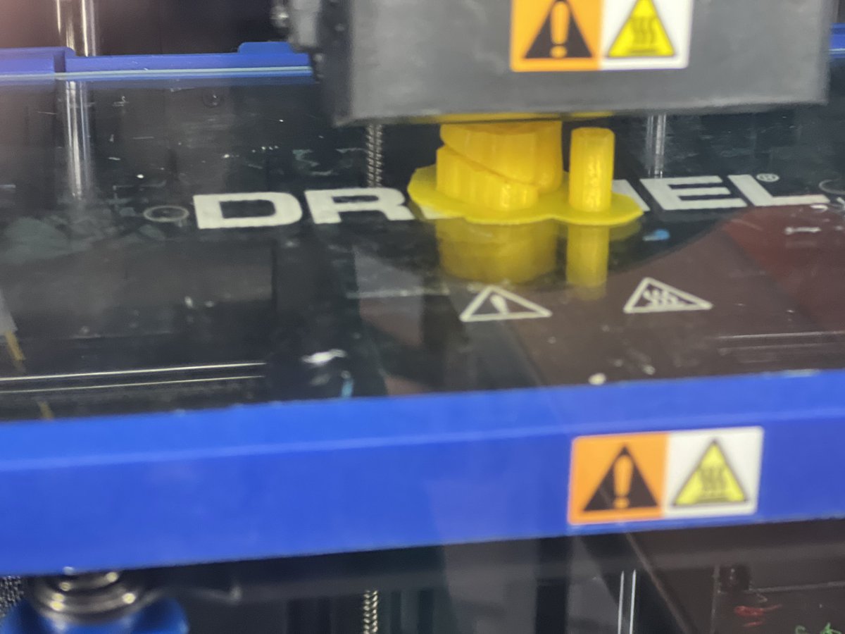 tannerteaches's tweet photo. Great work by @APSMidtown Mrs. Overby's small group creating Revolutionary Artifacts related to Chains @halseanderson #STEAMinAction @cricut @tinkercad @canva @apssteam @DocSTEM @apsupdate @apssupt @thebetsybockman @carrie_macbrien @AsstPrin_MDavis @J_Cappelli #fullSTEAMahead🚀 https://t.co/RUv4yHtUgg