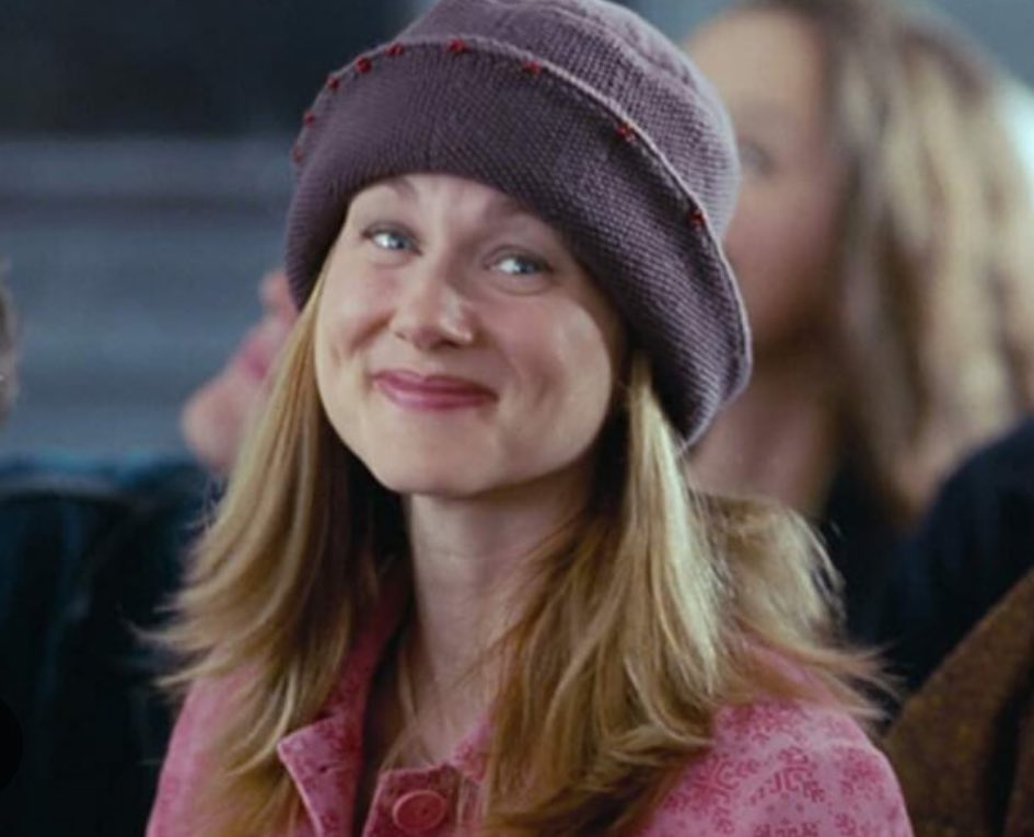 jessicaldark's tweet photo. One of the most offensive things in #LoveActually is that Laura Linney wears this beanie to a wedding. https://t.co/HryGDQXevW