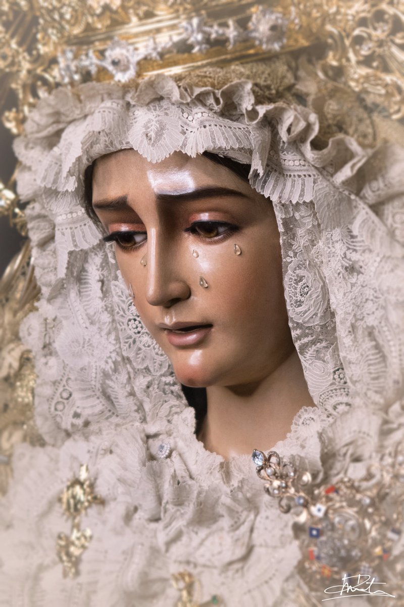 ReinaHuelva's tweet photo. Es 18 de Diciembre, el día de la Esperanza.

A Ti, Madre de la Esperanza...

En este día bendito, mi corazón se postra,
Madre de la Esperanza, en Ti mi fe se ancla.
Eres luz en mi sombra, refugio en mi dolor,
Dueña de Huelva entera, consuelo y amor. https://t.co/bMQeoSf5Qk